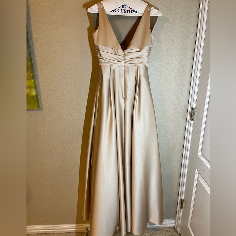 NWOT David's Bridal Elegant Sleeveless Dress, Size 2 - Picture 3 of 6